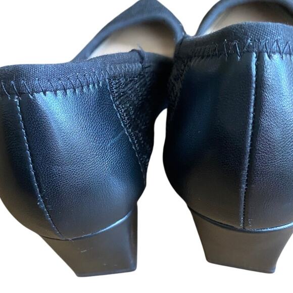 Adrienne Vittadini Navy Kitten Heels size 6 - Picture 4 of 7